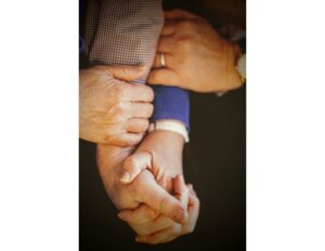 alzheimers holding hands